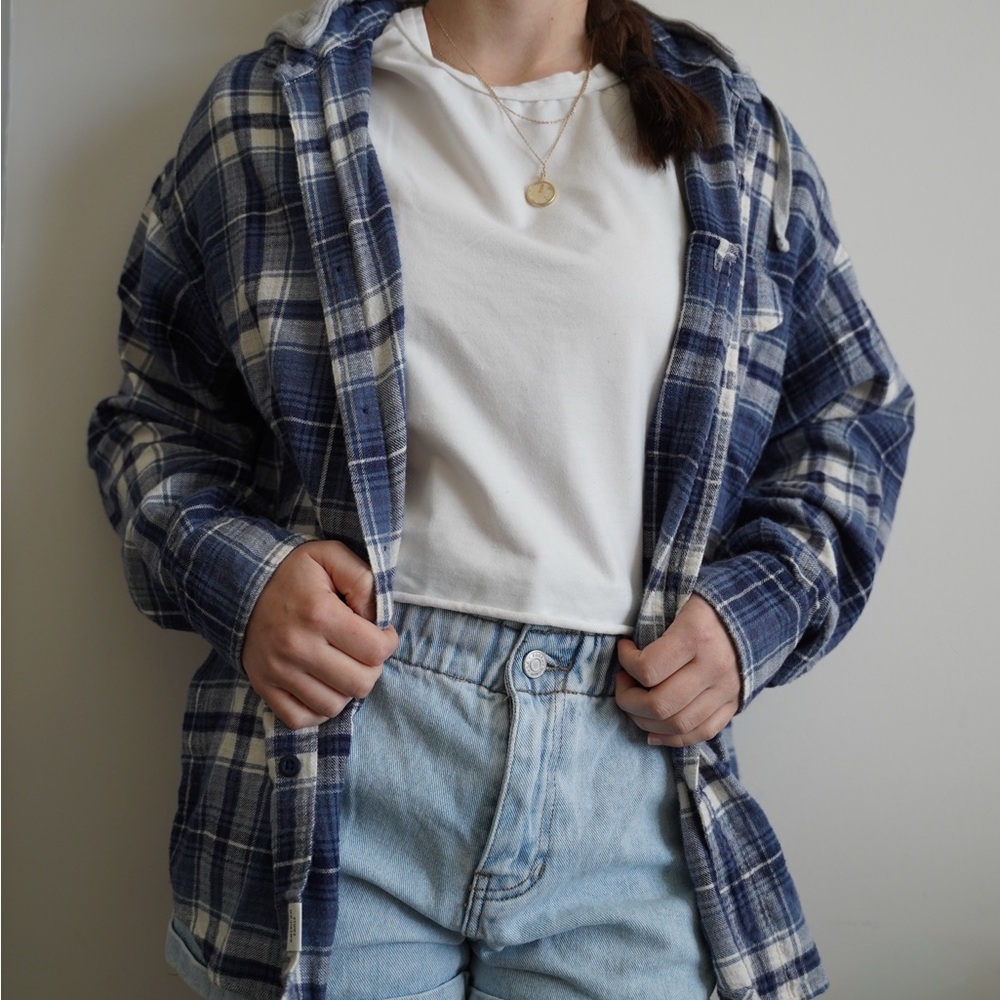 Women’s Blue Plaid Hooded Flannel – Size Medium